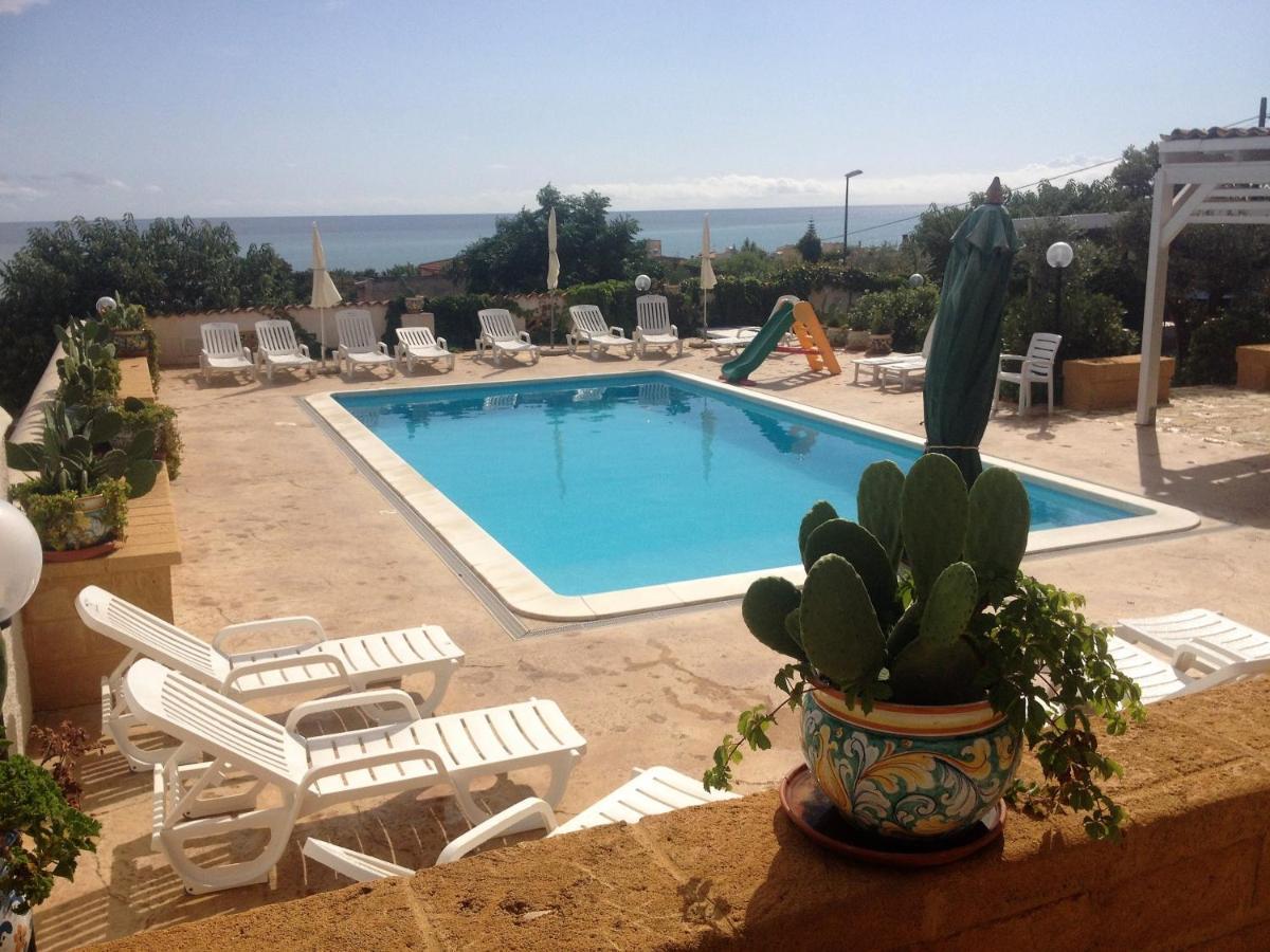 Villa Ceni - Appartamenti Con Camere, Cucina, Wc E Terrazza Sul Mare In Villa Con Piscina, Giardino E Parcheggio Marinella di Selinunte Exterior foto
